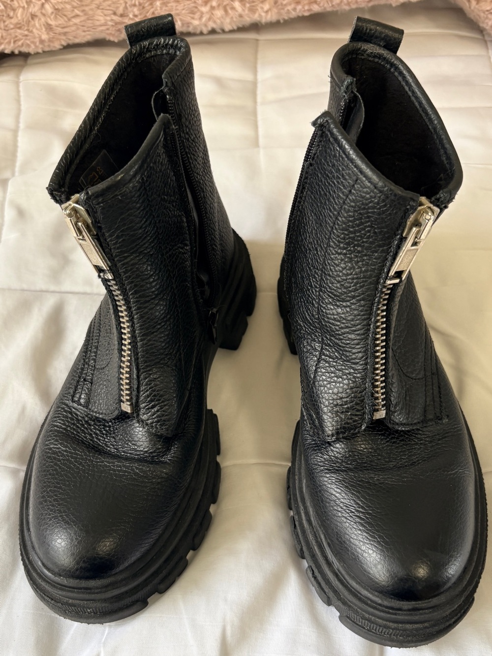 ERIC MICHAEL BLACK LEATHER FRONT-ZIP LUG SOLE BOOTS EU 38 US 7.5-8